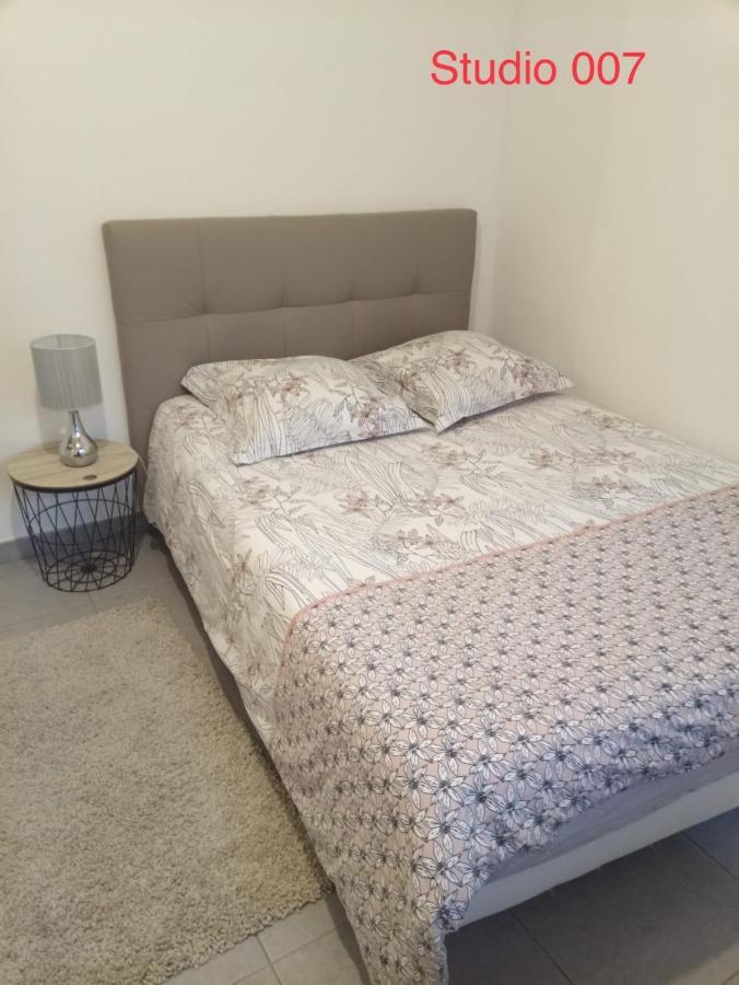 Studio A 300 M De La Gare De Mantes-La-Jolie Zewnętrze zdjęcie
