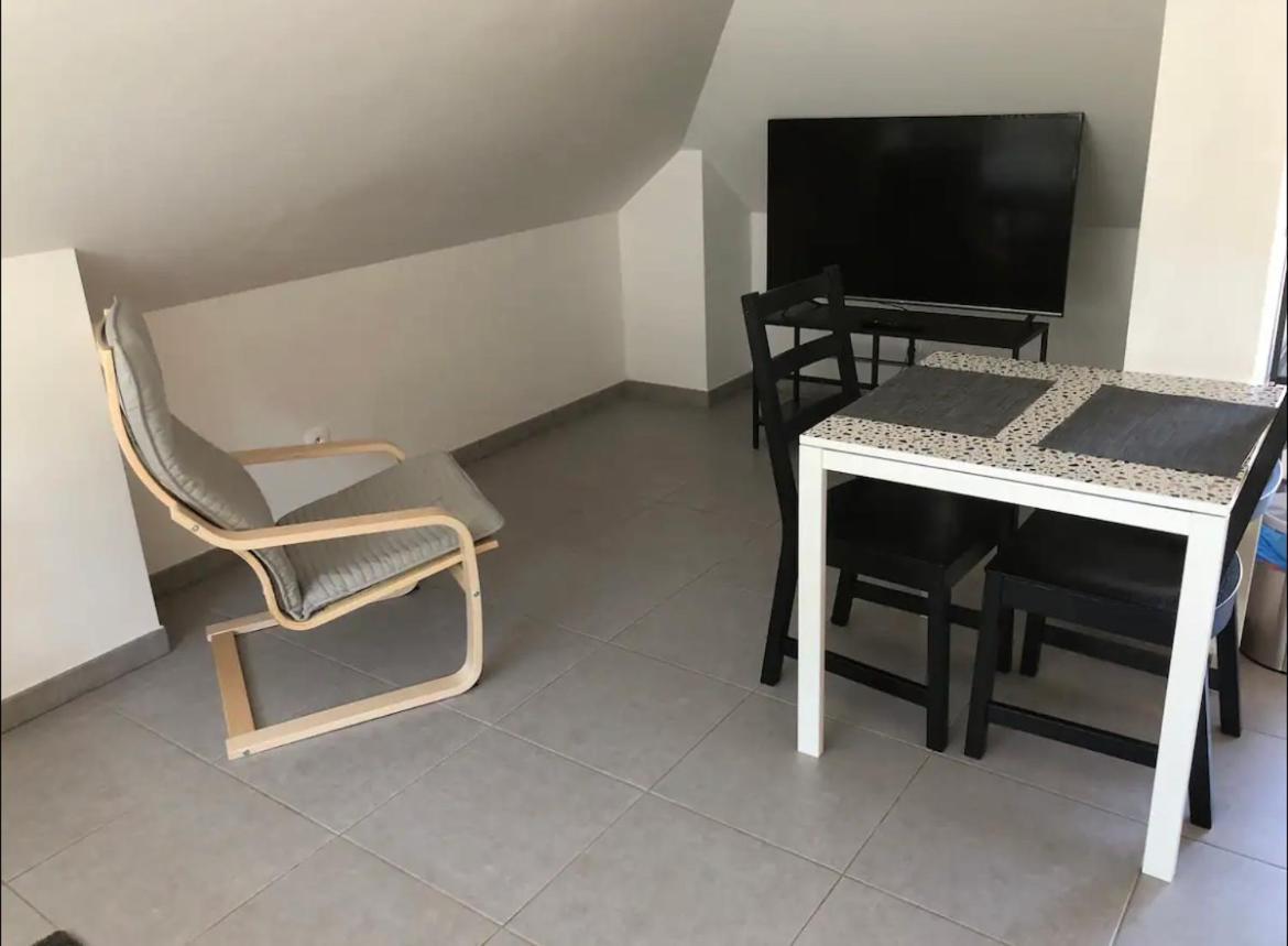 Studio A 300 M De La Gare De Mantes-La-Jolie Zewnętrze zdjęcie