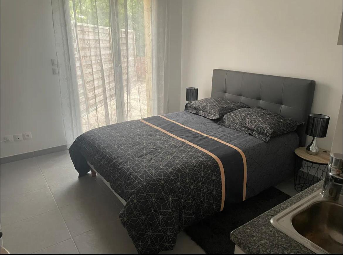 Studio A 300 M De La Gare De Mantes-La-Jolie Zewnętrze zdjęcie